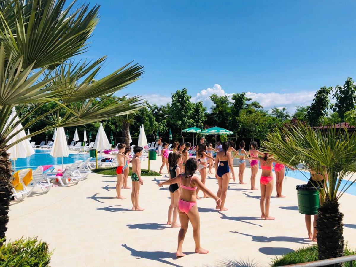 Gardenland Resort Bushat Eksteriør billede