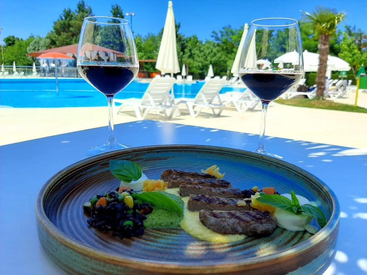 Gardenland Resort Bushat Eksteriør billede